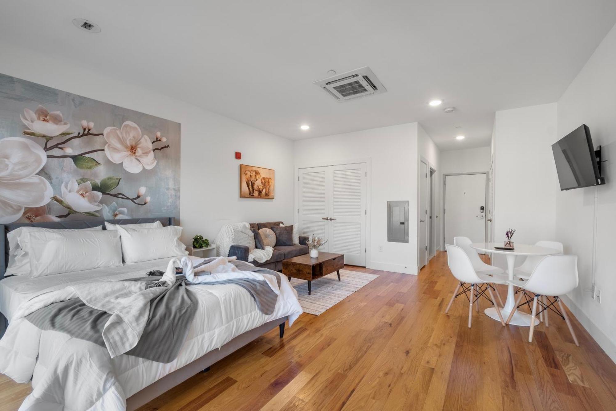 Stylish Studio Pool In Nolibs Apartment Philadelphia Bagian luar foto